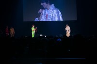 タカシ（右）への手紙を読み上げるタクヤ（左）。（撮影：米山三郎）