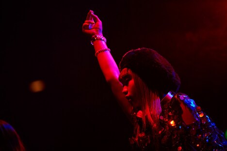 麻珠（撮影：三吉ツカサ[Showcase]）