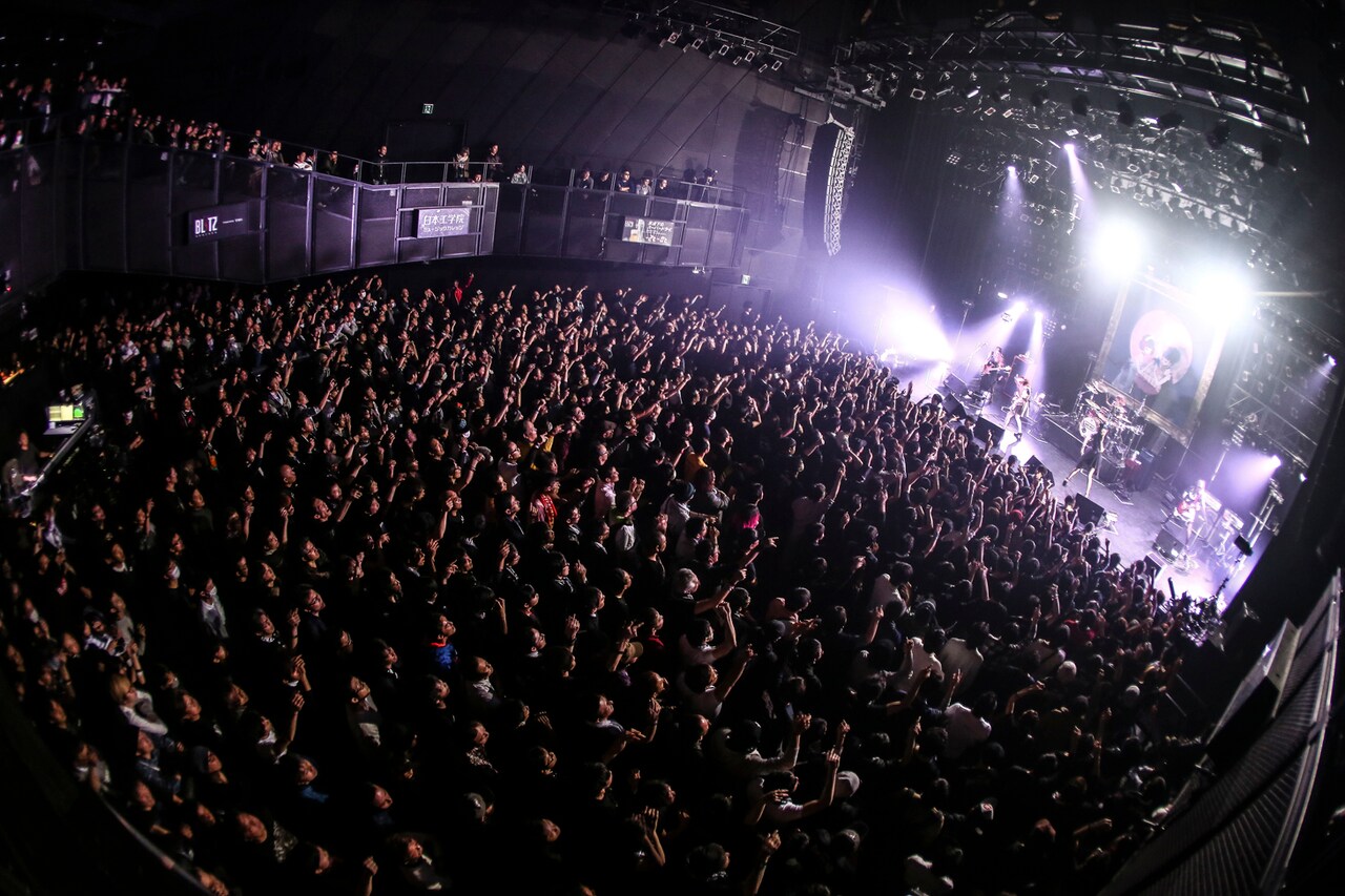 BAND-MAID「1st Full Album『Just Bring It』Pre-Release One-man ～新年 初お給仕はじめます～」の様子。（Photo by Shingo Tamai）