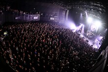 BAND-MAID「1st Full Album『Just Bring It』Pre-Release One-man ～新年 初お給仕はじめます～」の様子。（Photo by Shingo Tamai）
