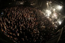 BAND-MAID「1st Full Album『Just Bring It』Pre-Release One-man ～新年 初お給仕はじめます～」の様子。（Photo by Shingo Tamai）