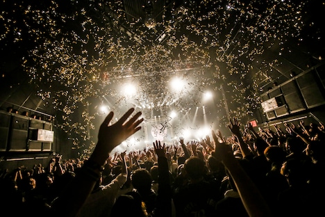 BAND-MAID「1st Full Album『Just Bring It』Pre-Release One-man ～新年 初お給仕はじめます～」の様子。（Photo by Shingo Tamai）