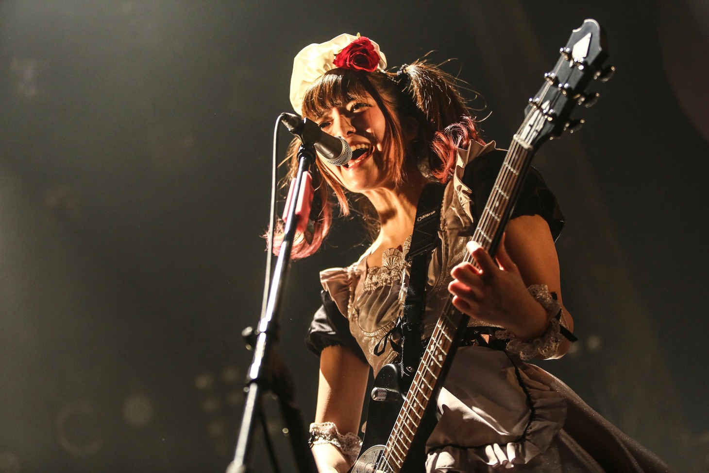 小鳩ミク（G, Vo）（Photo by Shingo Tamai）
