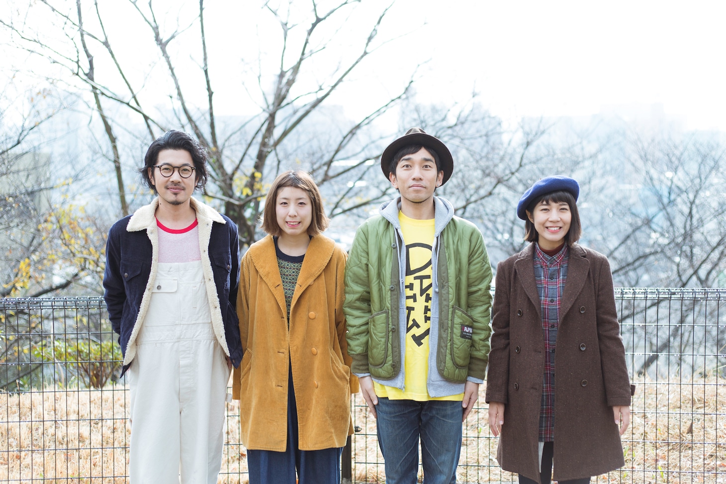 D.W.ニコルズ。左から2番目が萬玉あい。（撮影：市川智也）