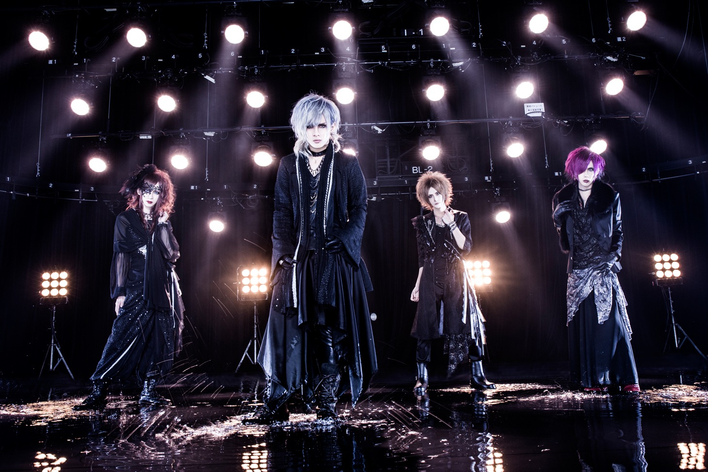 Royz。左から2番目が昴（Vo）。