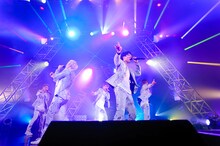 X4「「X4 LIVE TOUR 2016 -Funk,Dunk,Punk-」東京・Zepp Tokyo公演の様子。