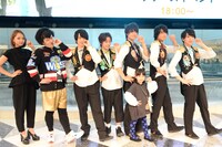 人気画像7位は「『砂の塔』高野兄妹が再会！M!LK新作イベントにサプライズゲスト続々」より、軟式globe（左）とM!LK（右）と稲垣来泉（手前）。