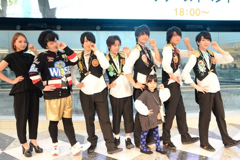 軟式globe(左)とM!LK(右)と稲垣来泉(手前)。