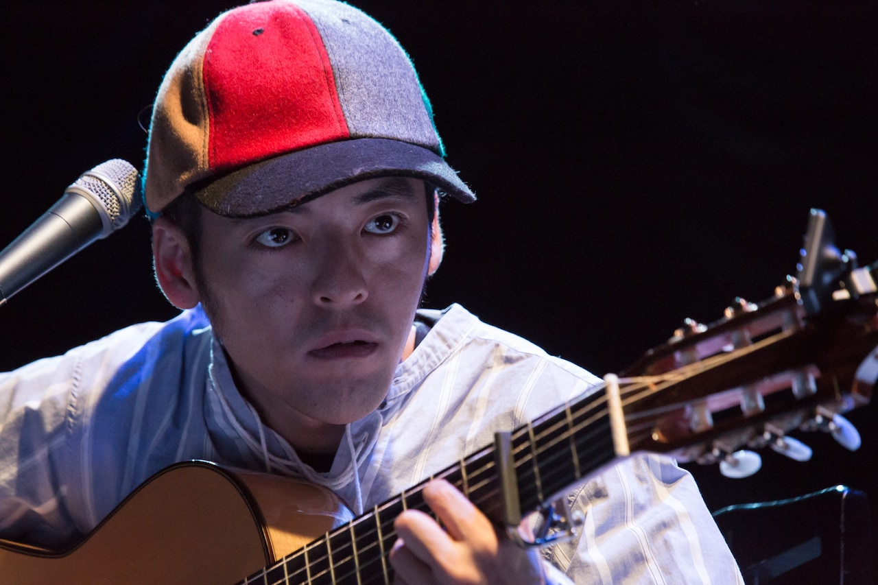 七尾旅人が満員のキネマ倶楽部で4時間熱唱、子供も巻き込み大盛り上がり