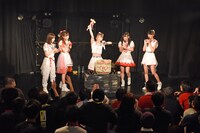 「DEAR KISS齋藤里佳子成人式ライブ」の様子。