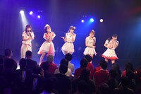 「DEAR KISS齋藤里佳子成人式ライブ」の様子。