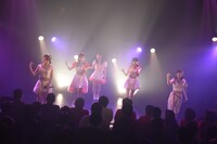 「DEAR KISS齋藤里佳子成人式ライブ」の様子。