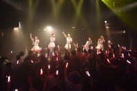 「DEAR KISS齋藤里佳子成人式ライブ」の様子。