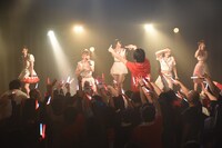 「DEAR KISS齋藤里佳子成人式ライブ」の様子。