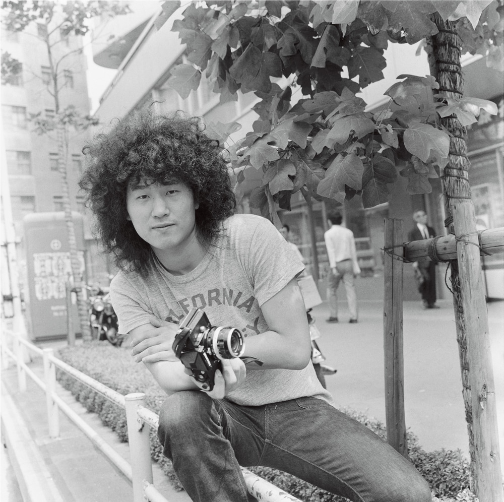 井上陽水「夢の中へ」ジャケにサングラス未着用の若き姿、撮影時期は不明