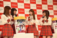 青ネギのすごさを力説する石田亜佑美（右から2番目）。