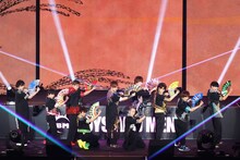 「BOYS AND MEN LIVE 2017 in 武道館 ～One For All, All For One～」の様子。