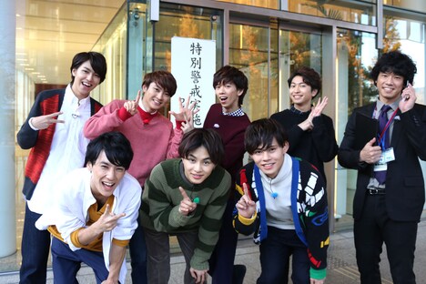 超特急と庄司智春（右 / 品川庄司）。