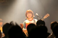 「新年初ワンマンライブ ～私なりの酉ックオア酉ートメント～」の様子。（提供：ポニーキャニオン）