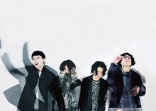 感覚ピエロ。一番右が秋月琢登（G）。