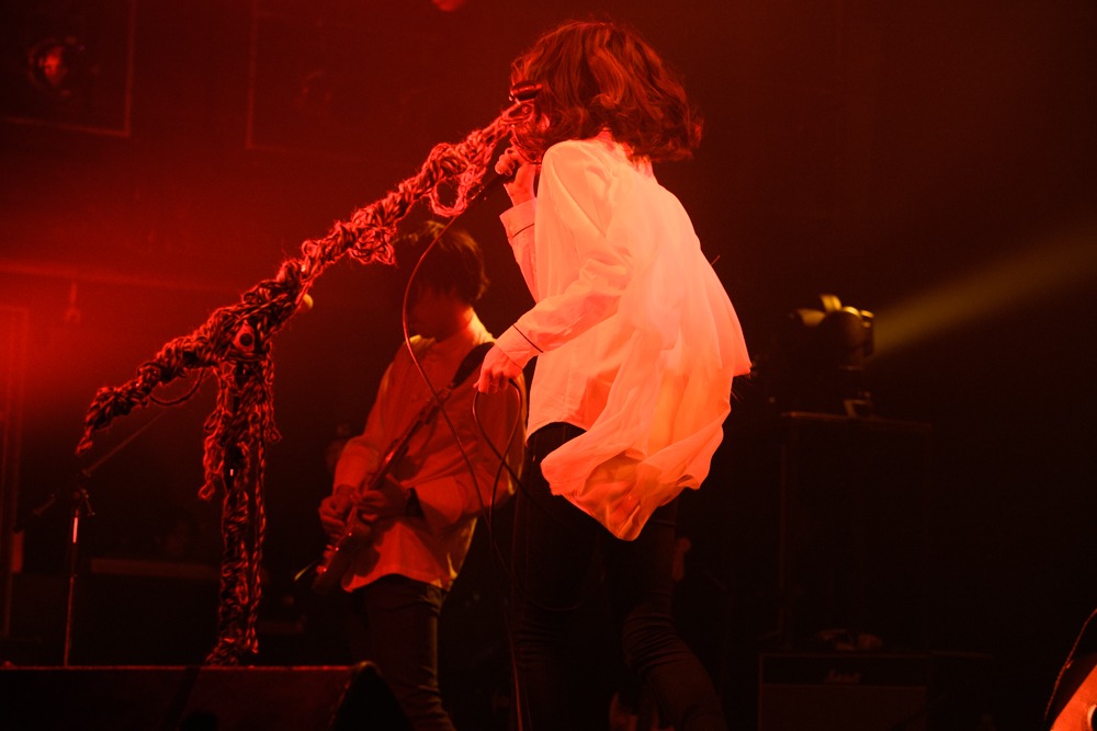「植田真梨恵LIVE TOUR 2017［ロンリーナイト マジックスペル］」東京・TSUTAYA O-EAST公演の様子。（撮影：竹谷さくら、佐藤祐介）