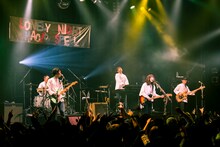 「植田真梨恵LIVE TOUR 2017［ロンリーナイト マジックスペル］」東京・TSUTAYA O-EAST公演の様子。（撮影：竹谷さくら、佐藤祐介）