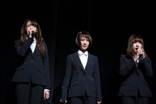 「夢みるアドレセンス アルバム発売延期に3枚返しだ！ツアー2017」大阪・なんばHatch公演オープニングの様子。（撮影：渡邉一生）