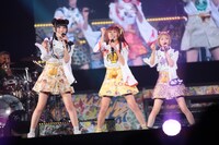 左から相沢梨紗、成瀬瑛美、最上もが。（写真提供：ディアステージ）