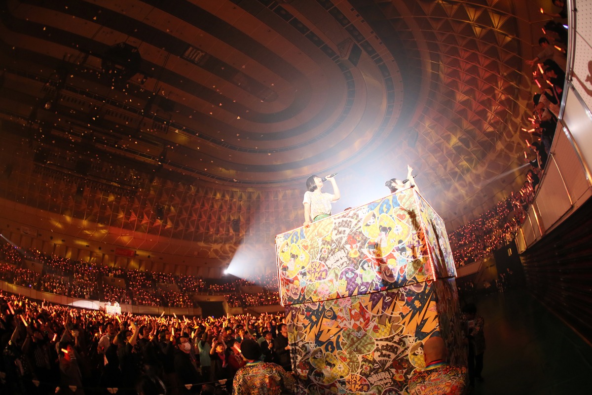 「でんぱ組.inc 幕神アリーナツアー2017 電波良好Wi-Fi完備！」1月14日公演の様子。（写真提供：ディアステージ）