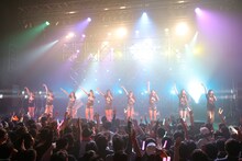 「東京パフォーマンスドール ダンスサミット“DREAM CRUSADERS”～WE ARE TPD！さぁ、共に駆け抜けよう！～」の様子。（写真提供：EPICレコードジャパン）