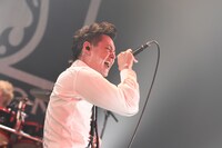 KEN LLOYD（Vo）（撮影：緒車寿一）