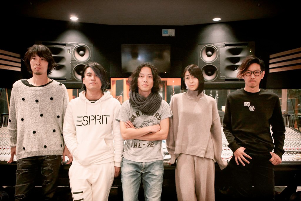 レコーディングスタジオでのTHE BACK HORNと宇多田ヒカル。
