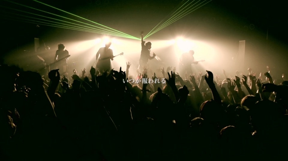 UVERworld「一滴の影響」映像のワンシーン。