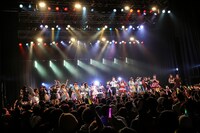 「清 竜人ハーレム▽フェスタ▽SPECIAL」フィナーレの様子。（撮影：笹森健一）