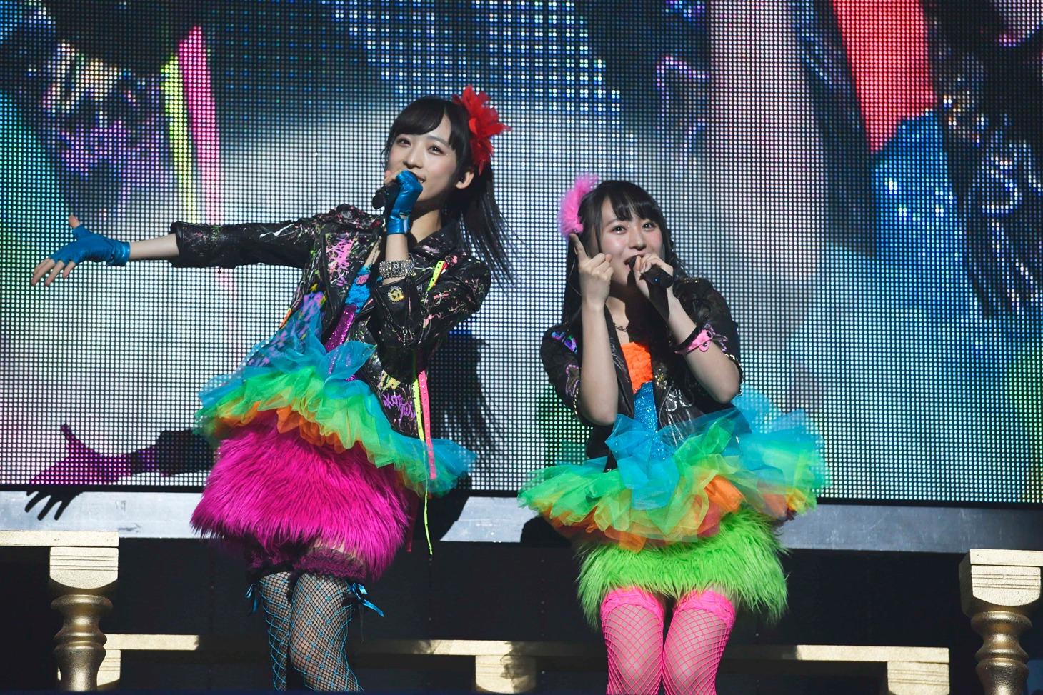 AKB48チーム8 EASTによるライブの様子。(c)AKS