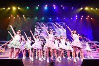 AKB48チーム8 EASTによるライブの様子。(c)AKS
