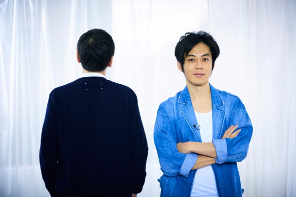 亀山敬司氏と西野亮廣。(c)フジテレビ