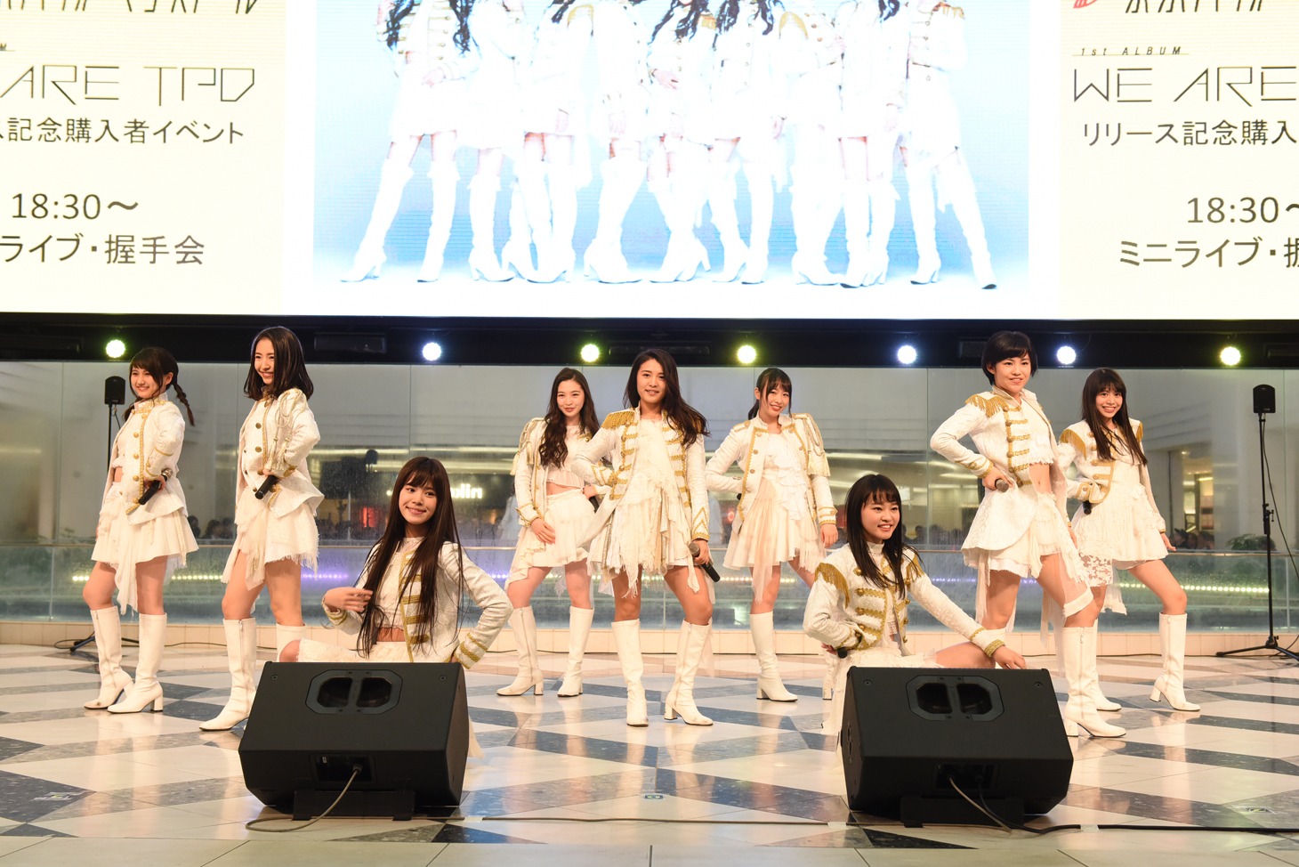 東京パフォーマンスドール「WE ARE TPD」発売記念イベントのミニライブの様子。