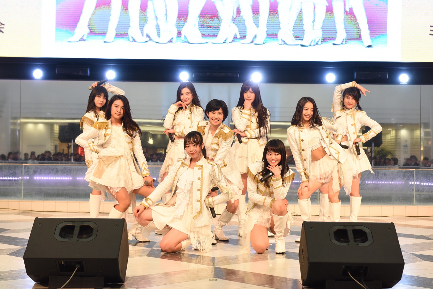 東京パフォーマンスドール「WE ARE TPD」発売記念イベントのミニライブの様子。