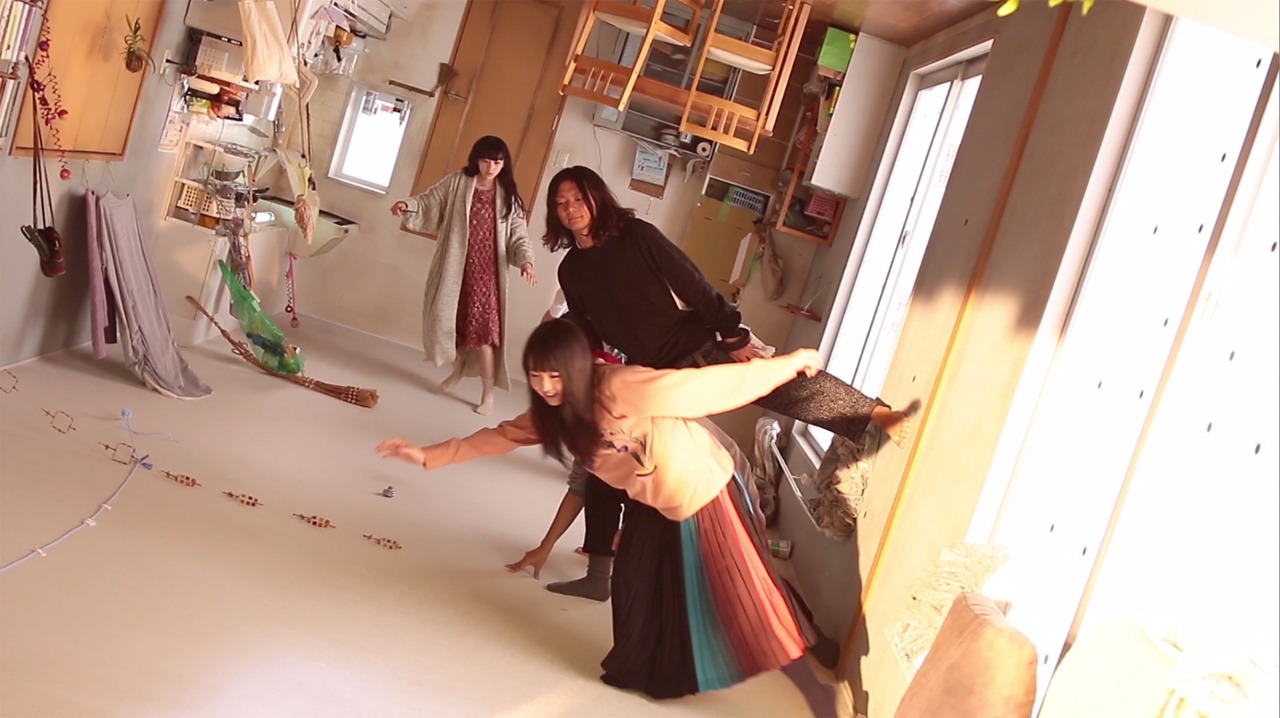 「GRAVITY CAT / 重力的眩暈子猫編」撮影の様子。