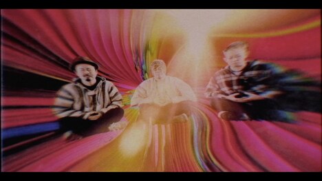 10-FEET「火とリズム」MVのワンシーン。