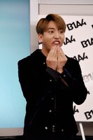 あだ名にちなんでリスのモノマネを披露したバロ。