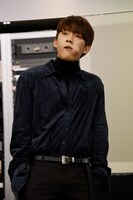 「クローズZERO」のファンだというゴンチャンは、映画の雰囲気をふてぶてしいポーズで再現した。