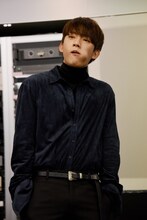 「クローズZERO」のファンだというゴンチャンは、映画の雰囲気をふてぶてしいポーズで再現した。