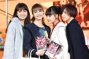 左から佐藤晴美、楓、藤井夏恋、藤井萩花。