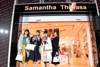 左から佐藤晴美、楓、藤井夏恋、藤井萩花。