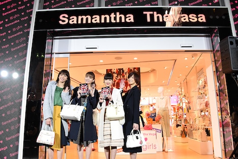 左から佐藤晴美、楓、藤井夏恋、藤井萩花。