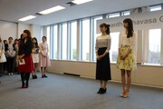 サマンサタバサ本社の朝礼に臨む楓と佐藤晴美。