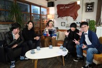 「THE ORAL CIGARETTES UNOFFICIAL TRIP!!!」収録現場の様子。