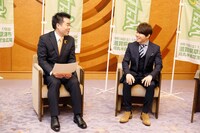 三日月大造滋賀県知事と西川貴教（T.M.Revolution）。